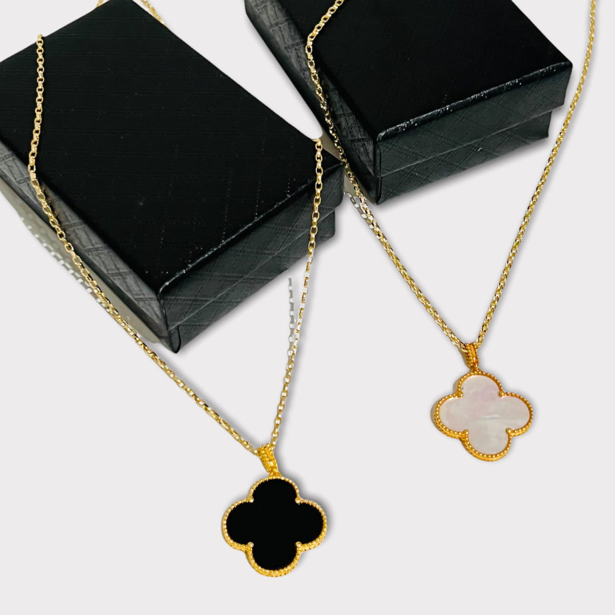 5 Clover Necklace – 22ct Yellow Gold (Medium Clover) – Unis