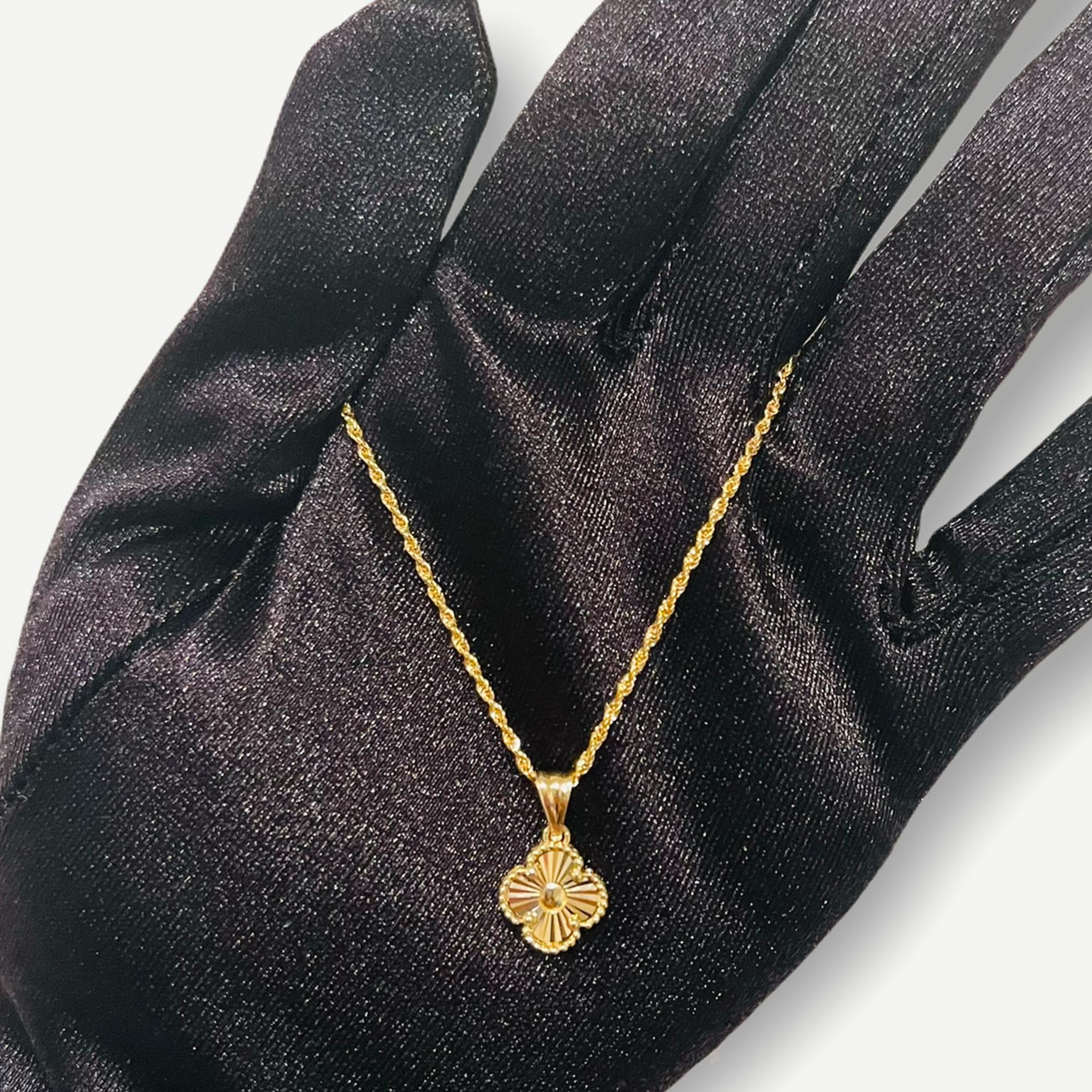 Clover 18K Gold Custom Pendant Necklace - Gold/Pavé – Early Black