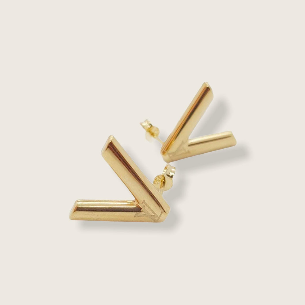 Stud Earrings - V | 18K Yellow Gold