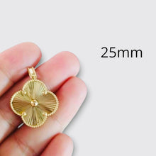 Load image into Gallery viewer, Pendants - Clover 25mm | 18K Yellow Gold
