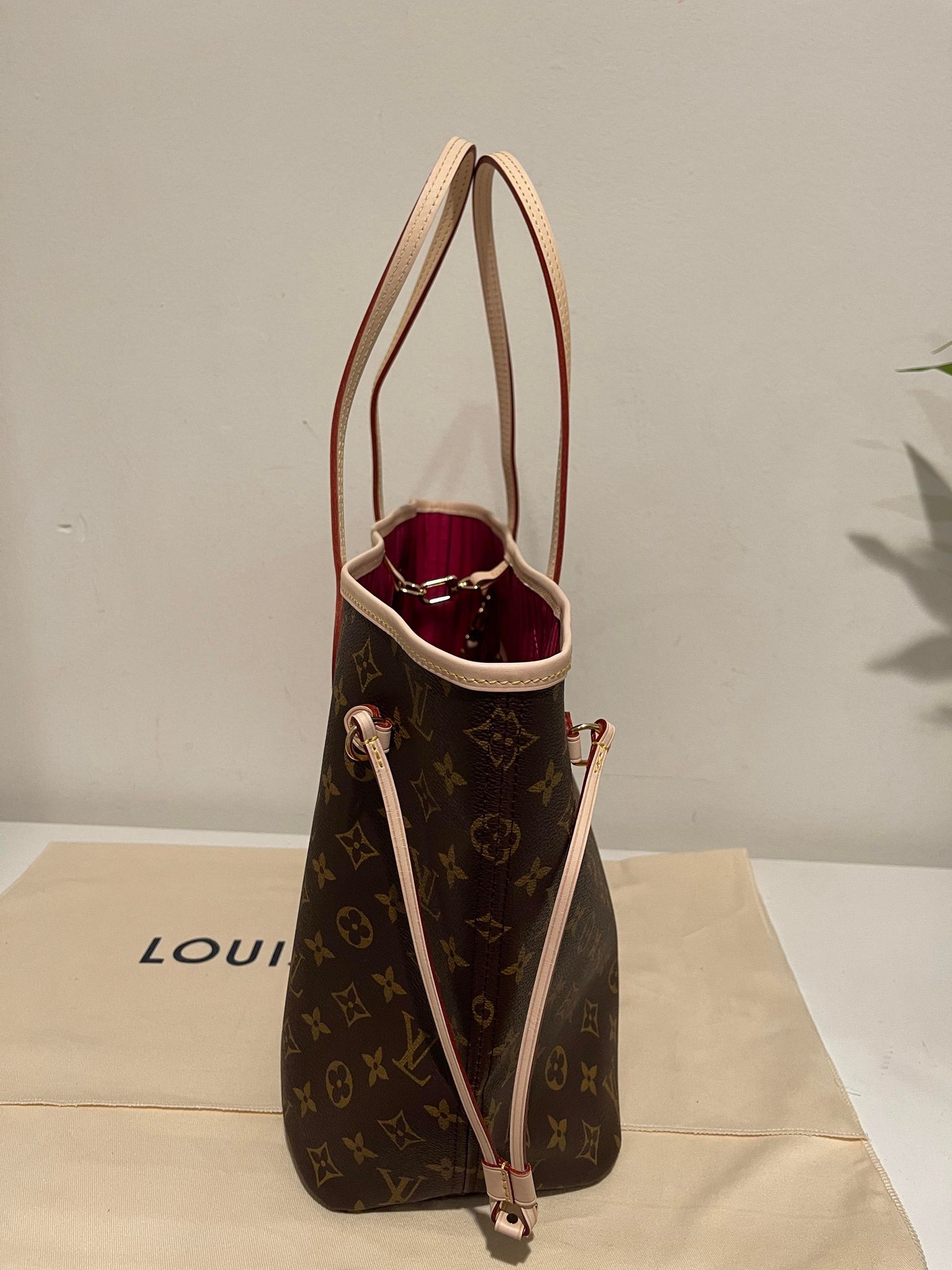 Like New Authentic Louis Vuitton Neverfull MM Fuchsia Monogram Tote Ba –  Marzia Empire